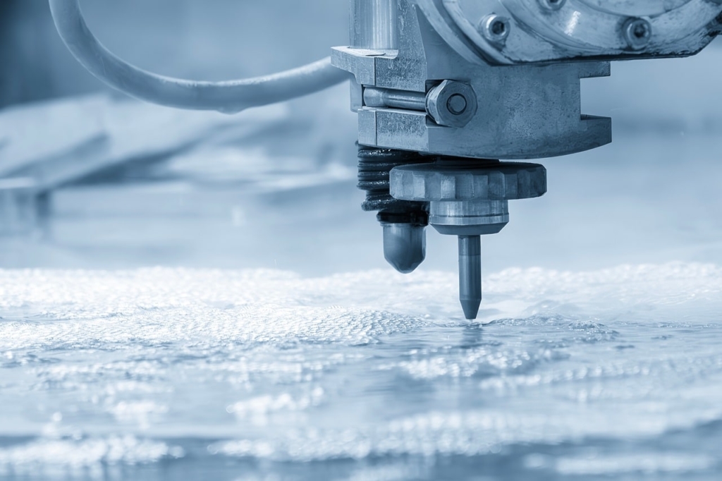 Zalety cięcia marmuru wodą w porównaniu do innych metod